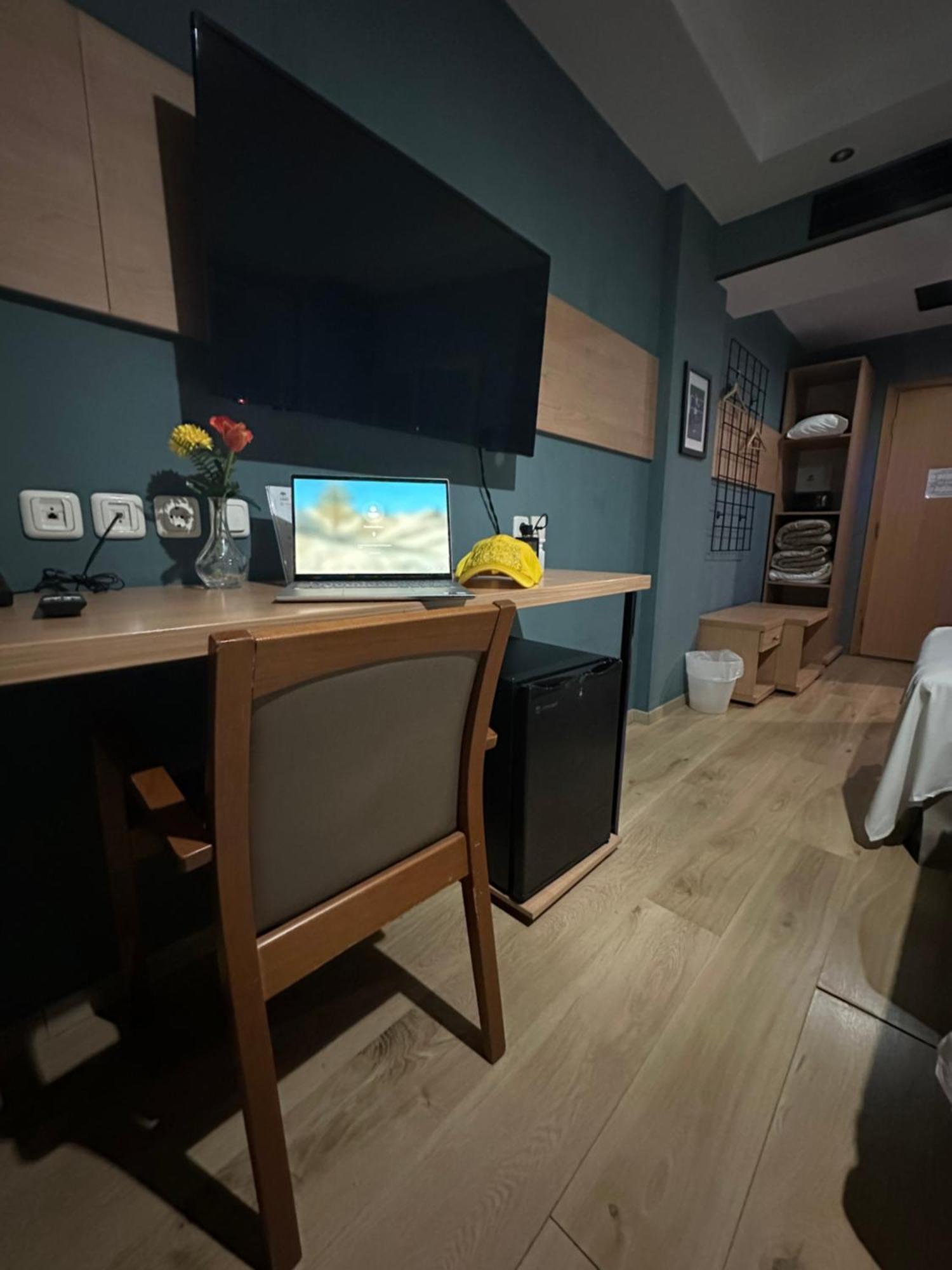 Athina Airport Hotel Терми Екстериор снимка